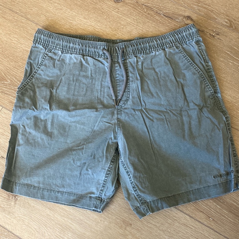 Quicksilver Men’s medium cargo shorts material shirts